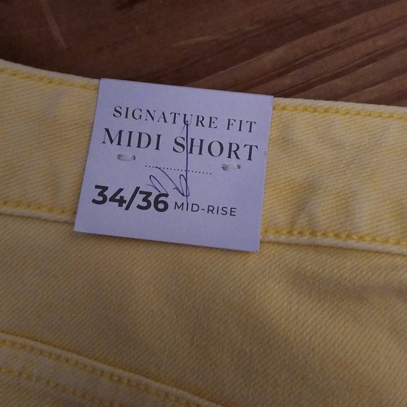 Lane Bryant NWT Women Signature Fit Plus Yellow Denim Shorts Sz34-36 recycle $70 - Picture 5 of 14